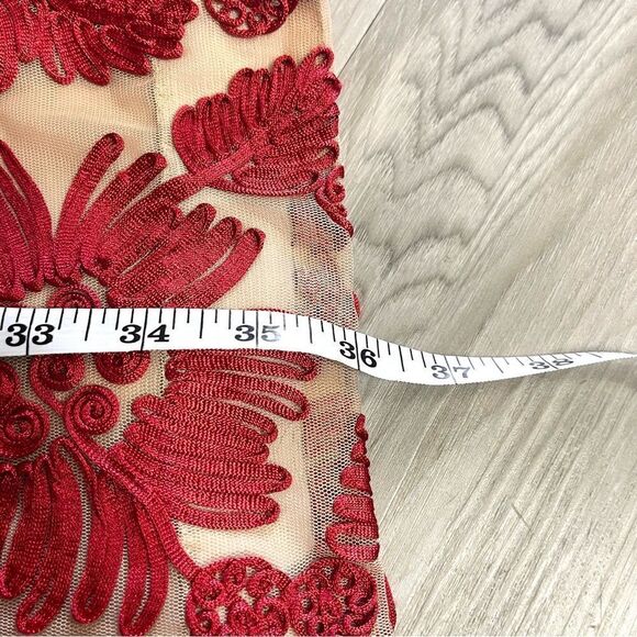 Trina Turk Dress Women’s 2 Red & Beige Floral Embroidered Bell Sleeve Sheath - Picture 11 of 11